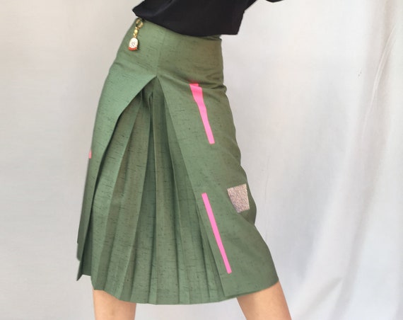 Green 70s Linen Skirt LOLA DARLING Central Fold A-Style High Waisted Skirt with Knee Length Geometric Print Foil Glitter and Fuchsia. Unique