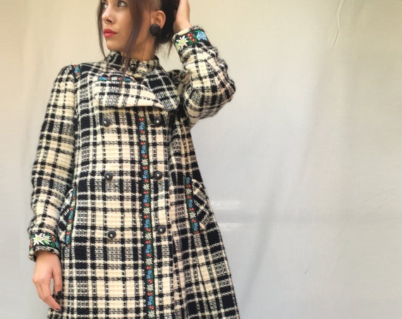 Black/White Prince of Wales Coat LOLA DARLING with Tyrolese Vintage Trimmings Double-breasted Overcoat with Double Neck from Vintage Garment