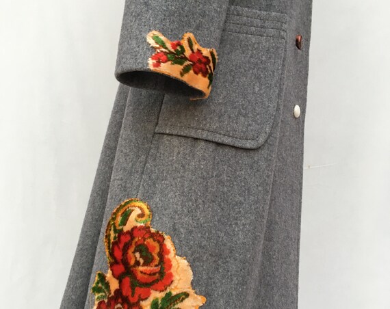 PREVIEW Fall 19 Statement Wool Coat Gray Tapestry Embroidered LOLA DARLING Printed Lining Overcoat Sustainable Unique Italian Wearable Art