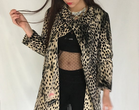 Eco-Chic Faux Fur Coat LOLA DARLING Leopard Velvet Animalier Black Spotted Hand Painted Jacket Metal Studs Three Quarter Sleeve Unique Piece