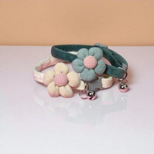 Flower Pet Collar with Bell: Personalized Nylon, Adjustable Fit