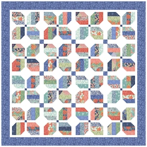 Könnte beinhalten: Ein Quilt mit einem sich wiederholenden Muster aus achteckigen Blöcken, die aus mehrfarbigen floralen und geometrischen Stoffstreifen bestehen. Die Blöcke sind durch weiße Zwischenstreifen und kleine blaue Eckstücke getrennt und von einem breiten blauen Blumenrand umgeben.