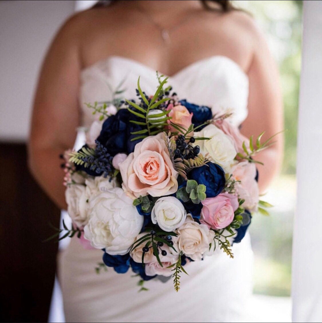 Flowers to go with navy bridesmaid dresses online
