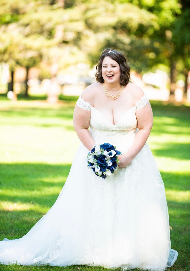 Navy bridal bouquet,Wedding bouquet,Bridal bouquet,Navy wedding flowers,Silk flowers,Wedding accessories,Calla lily bouquet,Something Blue image 3