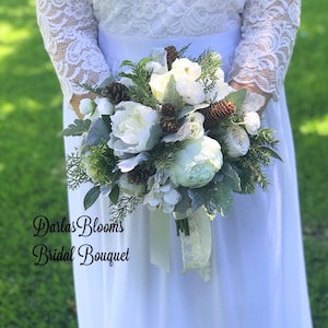 Winter bouquet, Wedding bouquet, Rustic bridal bouquet, Pine cone bouquet, Country Wedding, Winter wedding, Evergreen bouquet, White bouquet