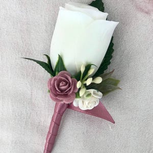 Wedding boutonnière buttonhole, mauve dusty pink boutonnière, prom flower, groom silk flower, artificial boutonnière, groomsmen boutonnière