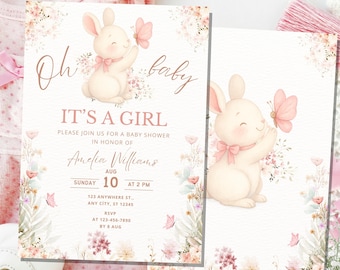 Linda invitación para baby shower de conejito. Viene un conejito. Baby shower de niña. Conejo. Flores rosas florales. Flores silvestres. Mariposa. Jardín. B05
