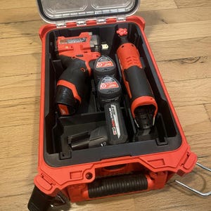 Organizador impreso en 3D negro para llave de impacto y trinquete Milwaukee M12 GEN 2