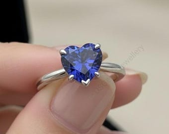 Anillo de corazón de tanzanita: joya con piedras preciosas art déco en plata de ley.