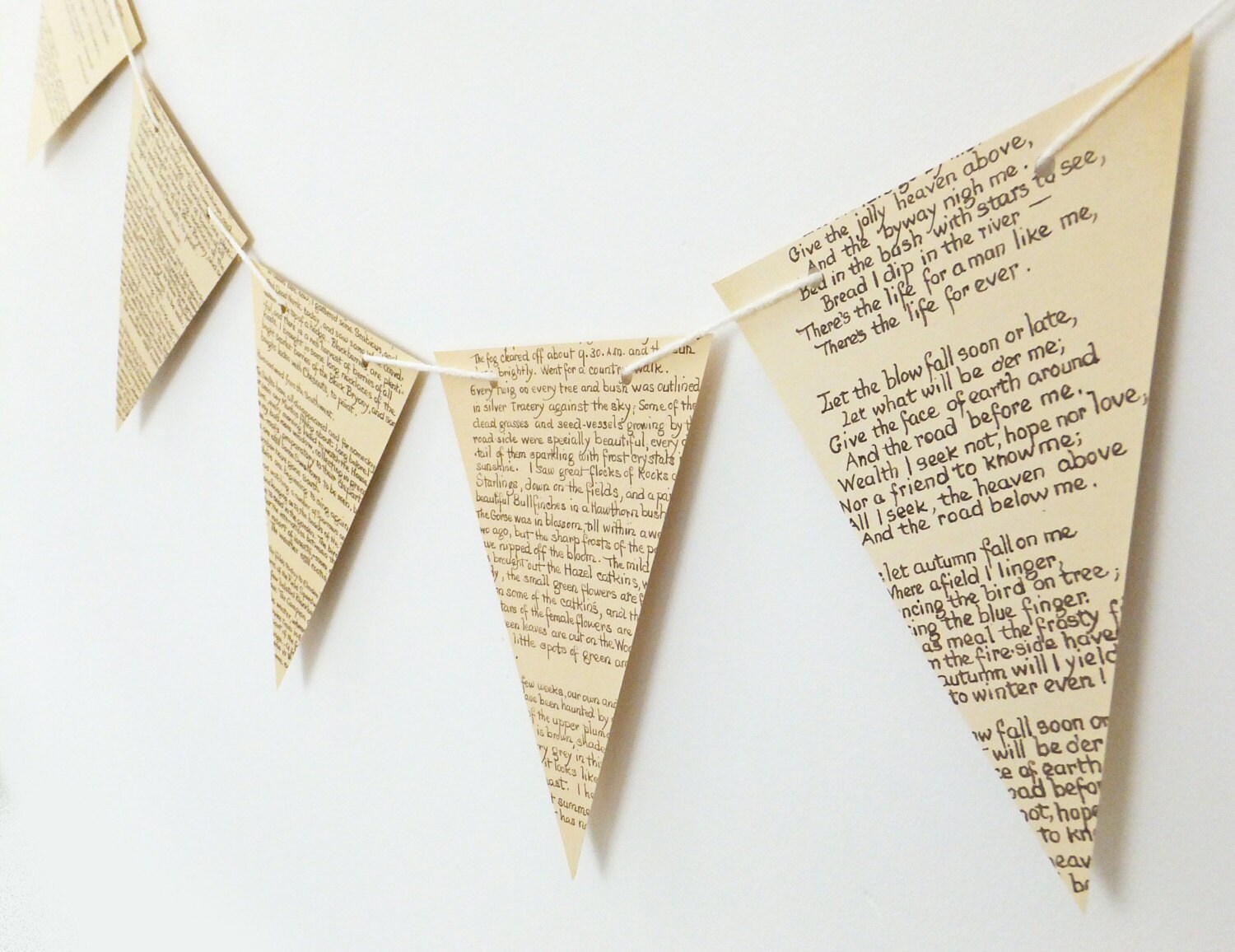 Nid d'ange, Guirlande de Livre Recyclé, Bannière Mariage, Éco-Nid Décoration Mariage Rustique, Fanio