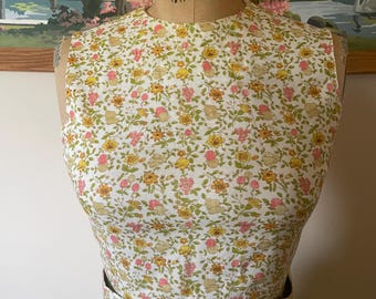 Vintage 1950s Sleeveless Dress Pink Yellow Floral Print Wide Belt Juniors Womens S 32 Bust