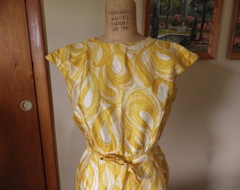 Gorgeous 1950s Bombshell silk sheath dress tropical Hawaiian size small medium