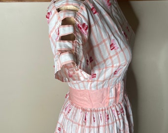 Vintage 1950s Pink Day Dress Full Skirt Sequins 36 Bust