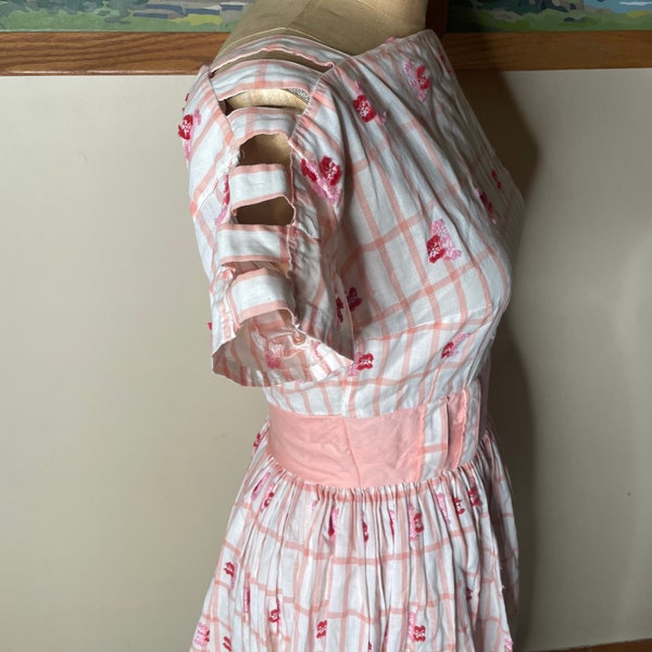 Vintage 1950s Pink Day Dress Full Skirt Sequins 36 Bust