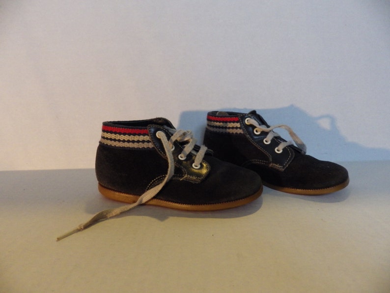 Adorable vintage 1960s Buster Brown blue suede baby shoes