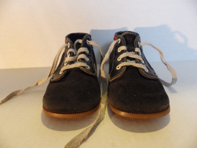 Adorable vintage 1960s Buster Brown blue suede baby shoes