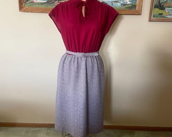 1970s Secretary Dress Red Gray Ruffled Collar Womens S M