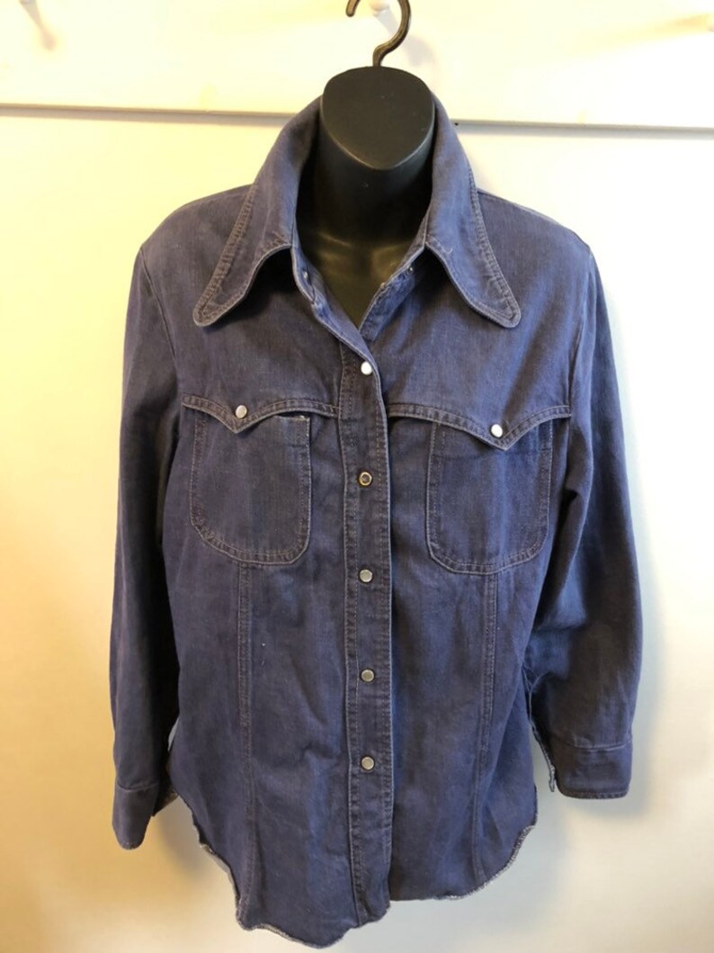 Vintage Sanforized Denim Western shirt pearl snap long tail 1960s 1970s womens M L image 9