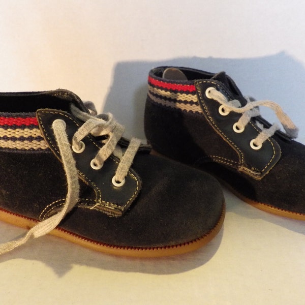 Adorable vintage 1960s Buster Brown blue suede baby shoes size 5 Toddler