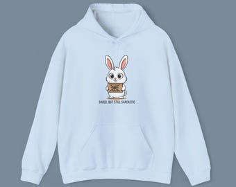 Sudadera con capucha sarcástica "Salvado pero aún", divertida sudadera con capucha de conejo cristiano con humor religioso y un gráfico minimalista acogedor.
