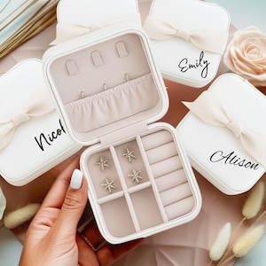 Personalized Jewelry Box, Custom Name Travel Jewelry Case, Bridesmaid Jewelry Box, Bridal Party Gift, Wedding Favor, Gift for Her