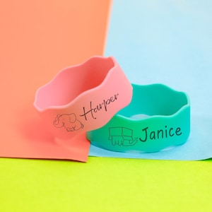 Personalized Waves Silicone Bottle Bands – Custom Name Engraved Labels for Sippy Cups – Baby Shower Gift for Kids & Toddlers