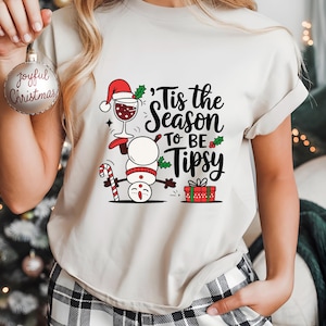 Tis-The-Season-To-Be T-shirt, Holiday Shirt, Christmas Tee, Festive T-shirt, Seasonal Top, Holiday Gift, Christmas T-shirt, Festive Tee