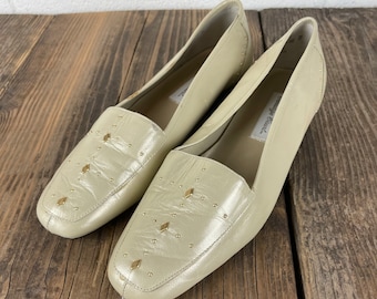 Vintage Cream and Gold Loafers - Women’s 7 1/2 - Dress Shoes - Slip-Ons - Leather - Carriage Court -