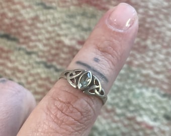 Vintage Sterling Silver Ring - Celtic Marquis Design - Celtic Trefoil Knot