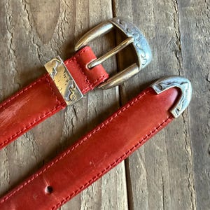 Ceinture western vintage en cuir fossile - Petite taille - Cuir rouge - Boucle argentée -