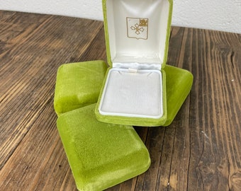 Vintage Green Velvet Jewelry Boxes - Necklace - Ring - Retro - Light Green - Cream - Container - Organizer