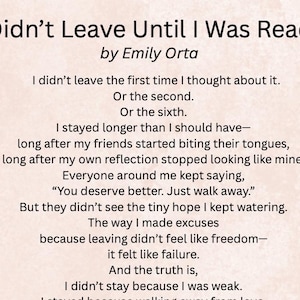 Può includere: Stampa digitale su sfondo color pesca chiaro con il titolo "I Didn't Leave Until I Was Ready" di Emily Orta. Il testo della poesia è in un carattere serif marrone scuro.
