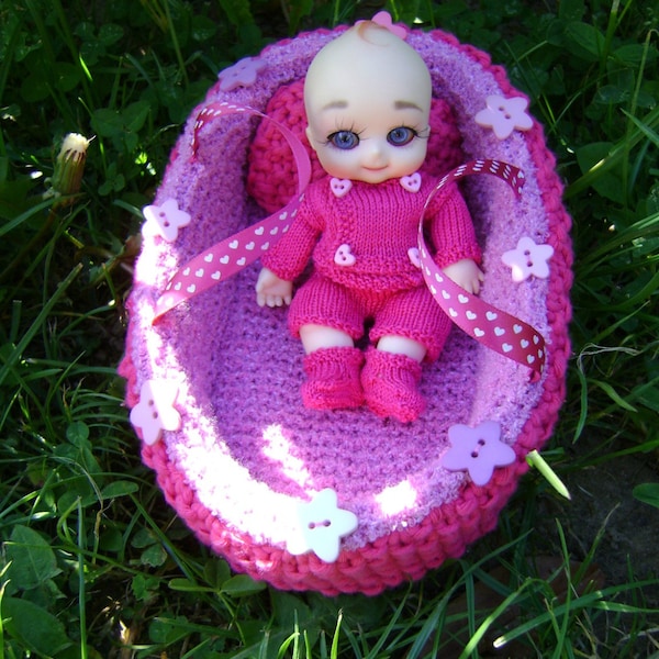 118. French and english knitting pattern PDF - Bassinet with pillow and blanket for BJD doll Nappy choo
