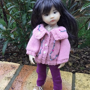 388. Bouton de rose Little Darling - French and english knitting pattern PDF - Vest Little Darling doll 13&#39;&#39;