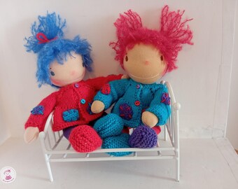 Pirouette et Cacahouette:  petites poupées de poche d'inspiration Waldorf