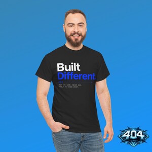 Built Different T-shirt - 404 Geekwear - Grappig T-shirt met graphic print, humoristisch cadeau voor hem, grappig cadeau voor een collega, vaderdag afbeelding 4