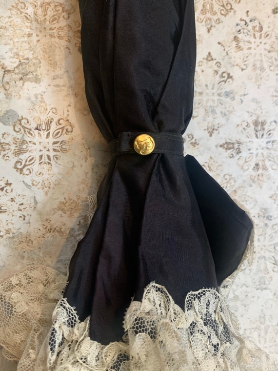 Vintage 1950s Black Umbrella with White Lace Trim - image 9