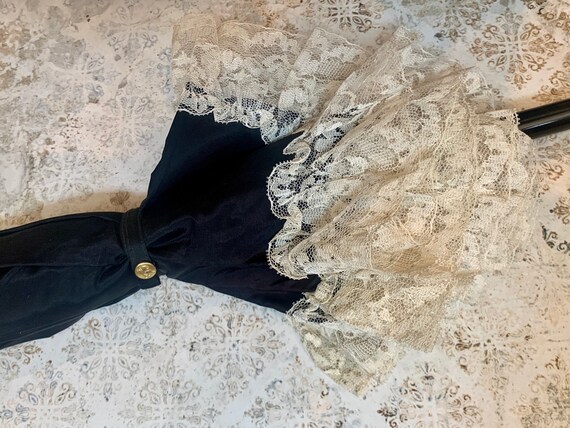 Vintage 1950s Black Umbrella with White Lace Trim - image 8