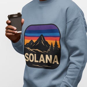 Solana Crewneck Sweatshirt Retro Crypto Mountain Sweatshirt, SOL Blockchain Gift, Unisex Vintage Streetwear Pullover