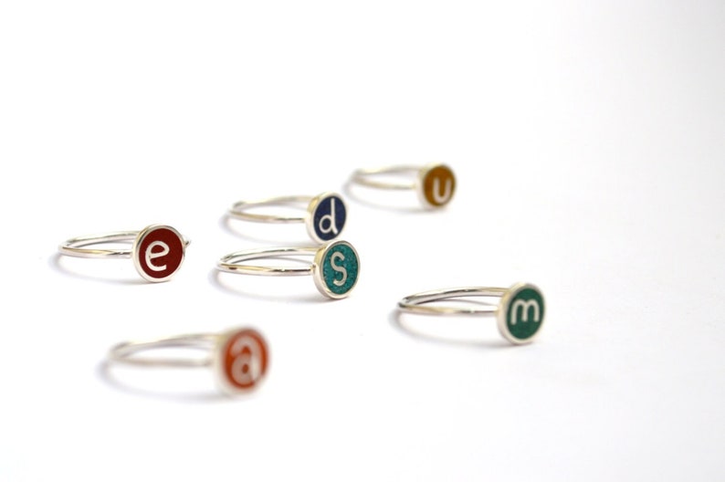 playful stelring silver initial ring witht stone color inlay