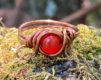 Bague en cristal de cornaline en cuivre antique bijoux en pierre d'origine éthique anneaux enveloppés de fil rouge