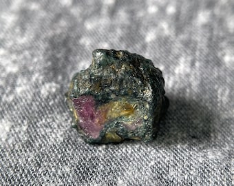 Spécimen de rubis naturel - Minéral de cristal rouge brut non chauffé pour collectionneurs, guérison et exposition