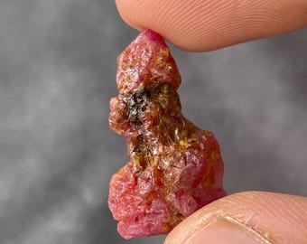 Spécimen de rubis naturel - Minéral de cristal rouge brut non chauffé pour collectionneurs, guérison et exposition