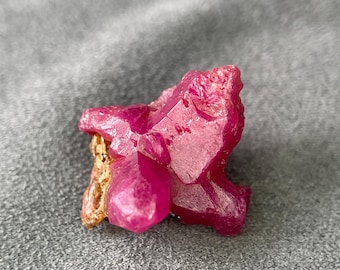 ルビー標本天然治癒クリスタル鉱物鉱山から直接採取された総結晶重量