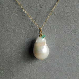 Large pearl necklace with natural emerald on gold chain, flameball baroque pearl pendant, superior quality stones, organic big pearl