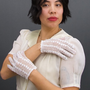 Vintage Deadstock 1950s Crochet Gloves, Vintage White Pattern Crochet Gloves, 50s Wedding, 100% Cotton Yarn, Delicate Crochet Gloves