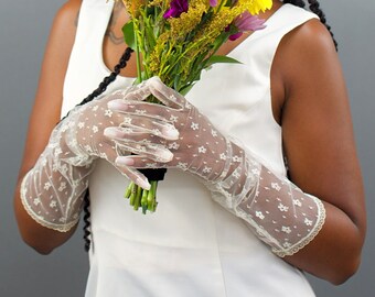 Vintage 1970s Deadstock Ivory Floral Daisy Sheer Lace Gloves, 100% Nylon, Vintage Bridal Gloves, Vintage Wedding, Vintage Accessories