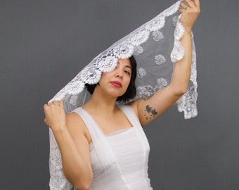 Vintage 1960's White Long Lace Mantilla, Vintage Deadstock, Made in Spain, Vintage Rectangle Mantilla, Bridal Veils
