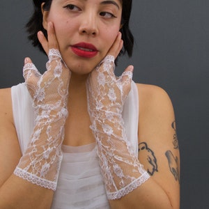 1980s White Lace Fingerless Gloves, Vintage New Old Stock Gloves, Bridal, Wedding Lace Gloves, 80s Fingerless Gloves, Floral Lace Gloves