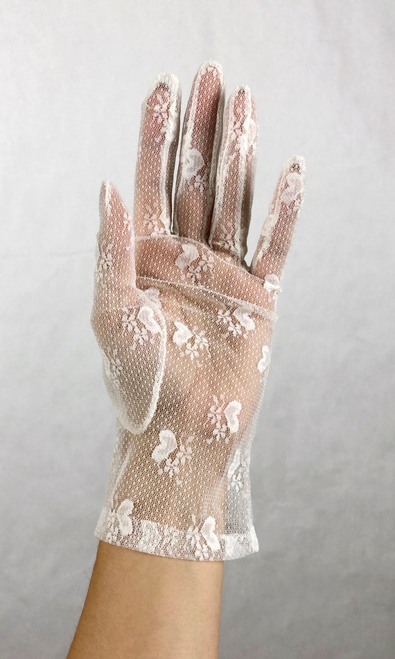 Vintage 1950s Deadstock Hearts Lace Gloves, Roman… - image 6
